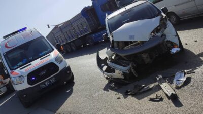 Bursa'da, Yalova yolu üzeri Orhangazi girişinde meydana gelen trafik kazasında