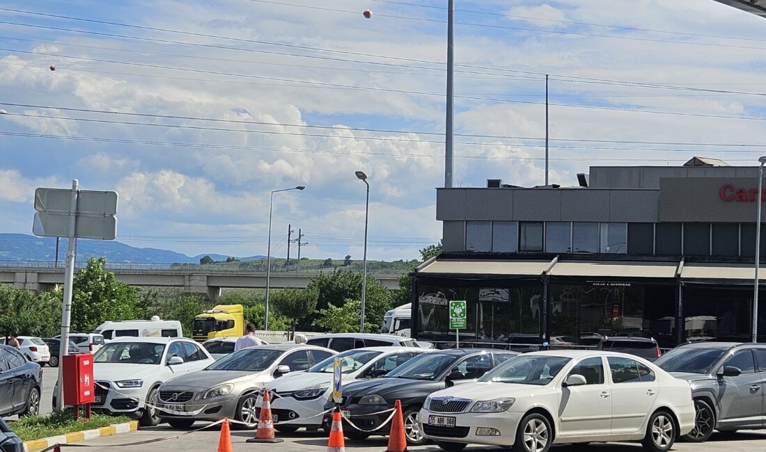 Kurban Bayramı tatilinin sona ermesine saatler kala dönüş yoluna geçen