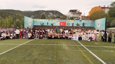 Bursa şampiyonu Orhangazi Kız Anadolu İmam Hatip Lisesi Geleneksel Türk