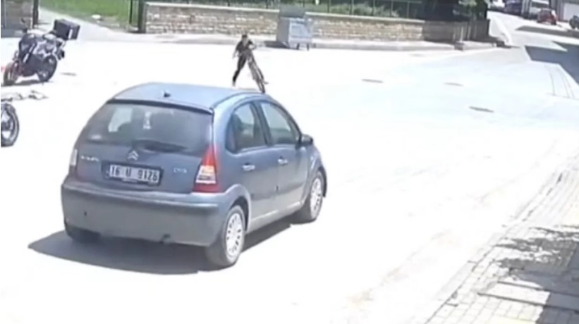 Bursa'nın Yenişehir ilçesinde meydana gelen kazada, kullandığı bisiklet ile caddeye