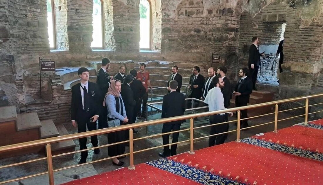 Hristiyanlık tarihi açısından büyük öneme sahip olup turistlere ev sahipliği
