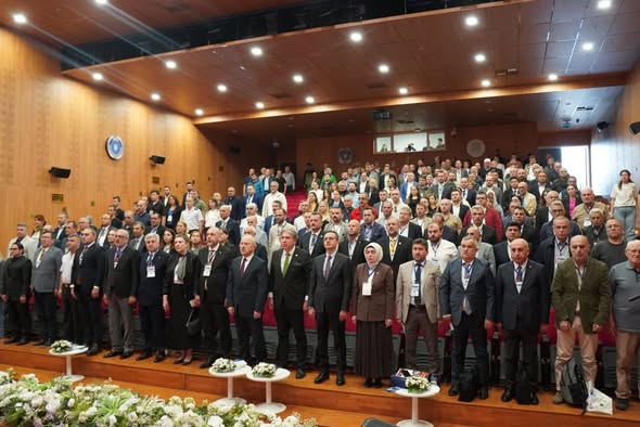 Bursa’nın Orhangazi ilçesinde  düzenlenen İznik Gölü Sempozyumu’nun ilk gün ikinci