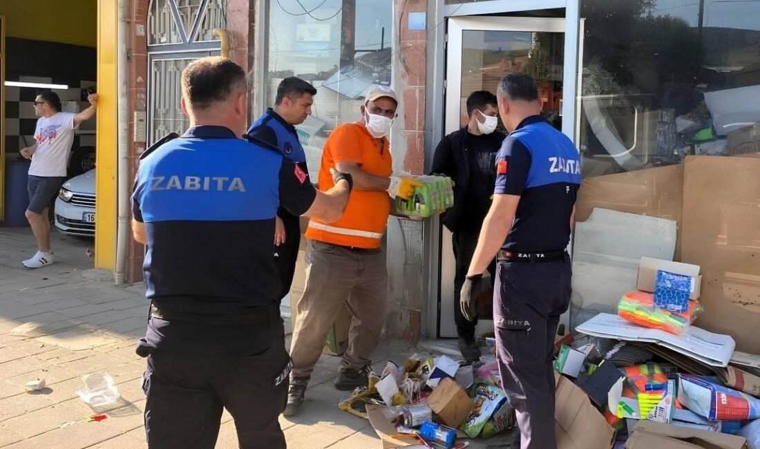 Gemlik Belediyesi Zabıta Müdürlüğü ekipleri, Orhangazi Caddesi üzerinde gelen bir