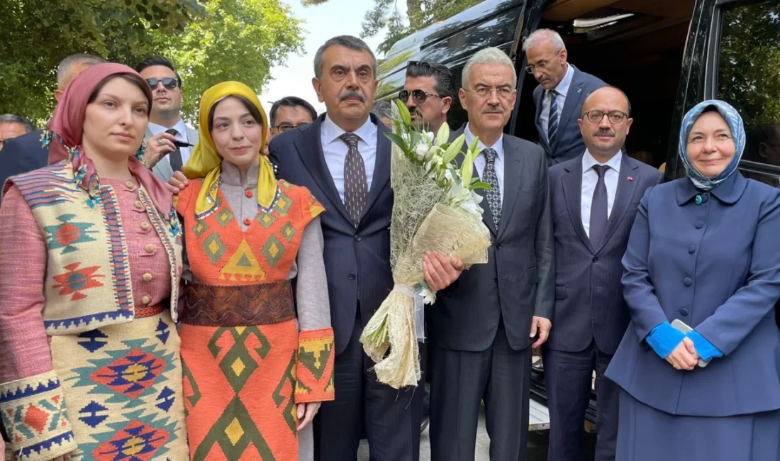Milli Eğitim Bakanı Yusuf Tekin, Bursa programı kapsamında Osmangazi ilçesindeki
