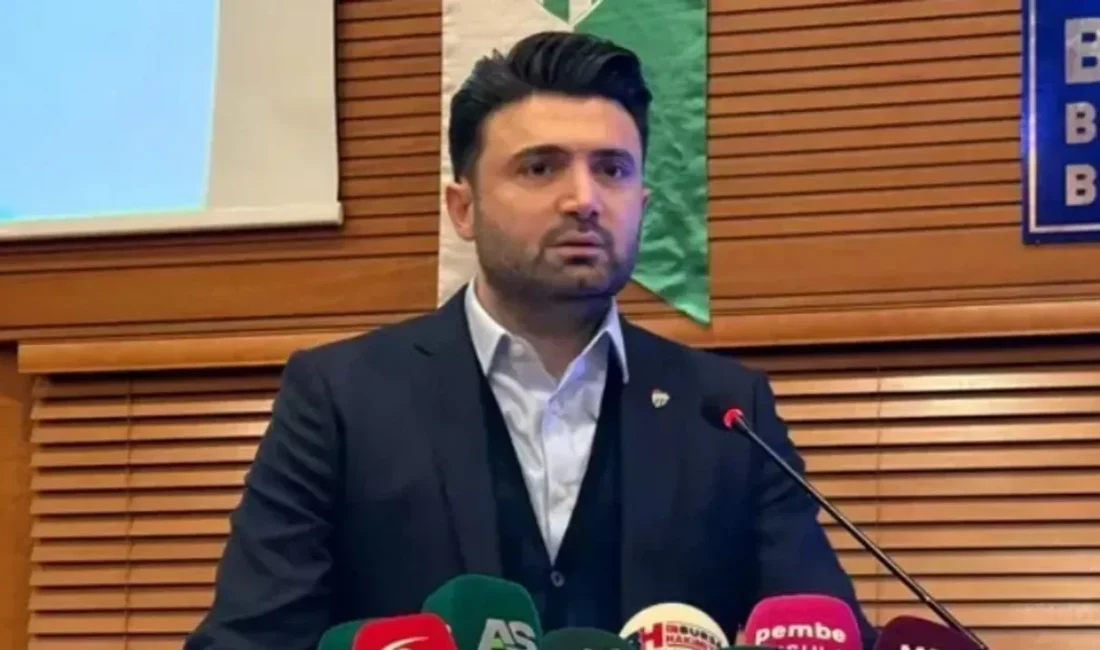 Bursaspor, yeni sezon kadro yapılanması kapsamında merakla beklenen iki yabancı