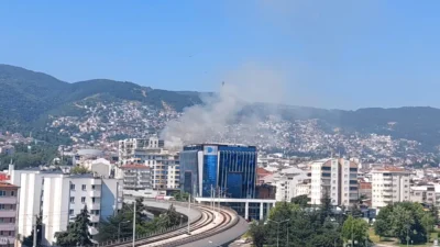 Bursa'nın Osmangazi ilçesinde faaliyet gösteren iki katlı bir mobilya mağazasında