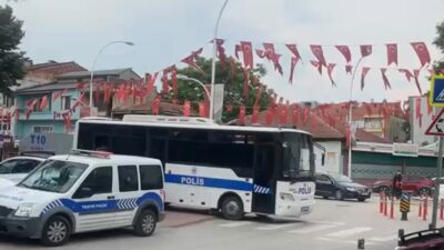 Bursa'nın İznik ilçesinde trafikte yaşanan tartışmanın ardından bir sürücünün kalabalık