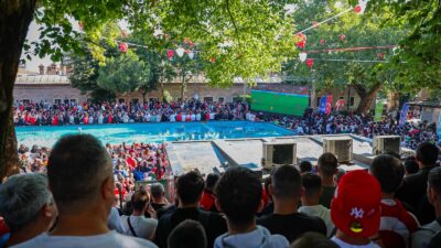  Binlerce Bursalı, Bursa Büyükşehir Belediyesi tarafından Tarihi Ulu Cami önündeki