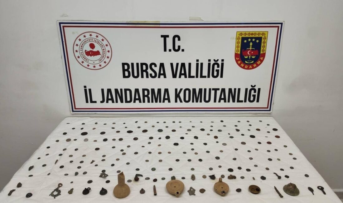 Bursa'nın Gemlik ilçesinde tarihi eser kaçakçılığına yönelik düzenlenen operasyonda Roma