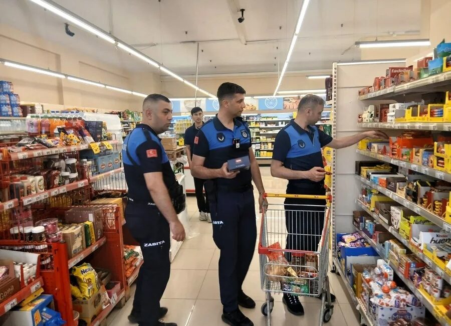 Gemlik Belediyesi Zabıta Müdürlüğü ekipleri, ilçe genelindeki zincir marketlere yönelik