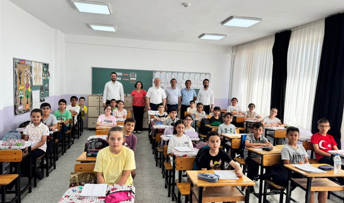 İlçe Kaymakamı Zafer Karamehmetoğlu, İlçe Milli Eğitim Müdürü Erol Şanlıtürk