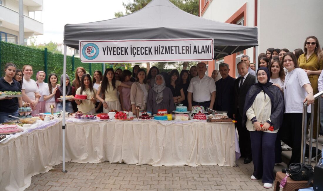 Erenler Kız Mesleki ve Teknik Anadolu Lisesi bünyesinde eğitim gören