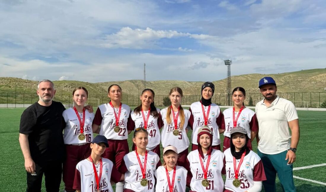 Çankırı’da düzenlenen U-15 Softbol Türkiye Şampiyonası’nda mücadele eden Bursa temsilcisi