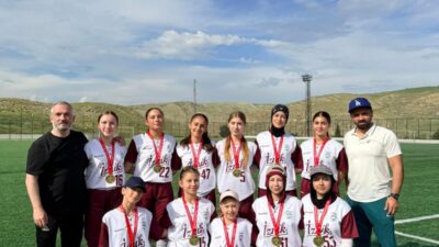 Çankırı’da düzenlenen U-15 Softbol Türkiye Şampiyonası’nda mücadele eden Bursa temsilcisi