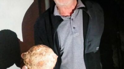 Bursa'nın Orhangazi ilçesine bağlı Ortaköy Mahallesi'nde bir vatandaş, evinin önündeki