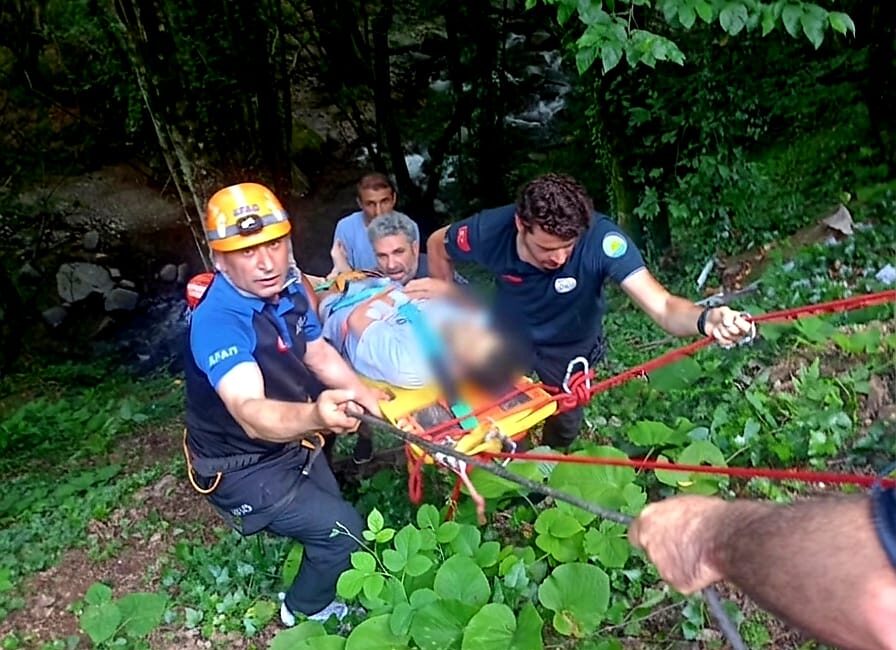 Yalova'nın Termal ilçesinde bulunan Sudüşen Şelalesi mevkiinde meydana gelen motosiklet
