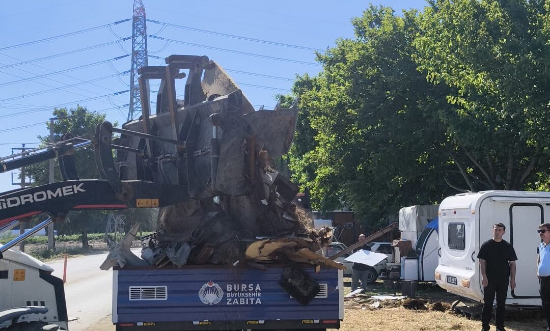 Bursa'nın Orhangazi ilçesinde, İznik Gölü sahil şeridinde kamuya açık alanların