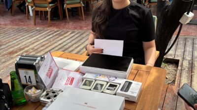 Bursa'nın Orhangazi ilçesinde yaşayan Özge Kayra Darılmaz  Türk Silahlı Kuvvetlerini