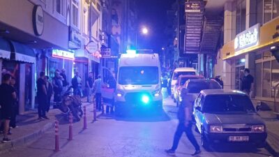 Bursa’nın Orhangazi ilçesinde, sokak ortasında kendini kesici aletle yaralayan ve