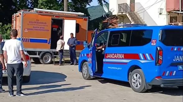 Bursa'nın Karacabey ilçesine bağlı Ekmekçi Mahallesi'nde, oğlu ile yaşadığı tartışmanın