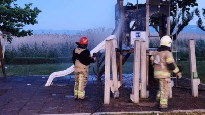 Bursa'nın İznik ilçesinde sahil bandında bulunan çocuk oyun parkı ve