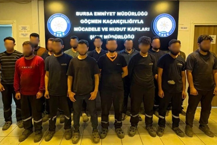 Bursa Emniyet Müdürlüğü ekipleri, düzensiz göçle mücadele ve göçmen kaçakçılığı