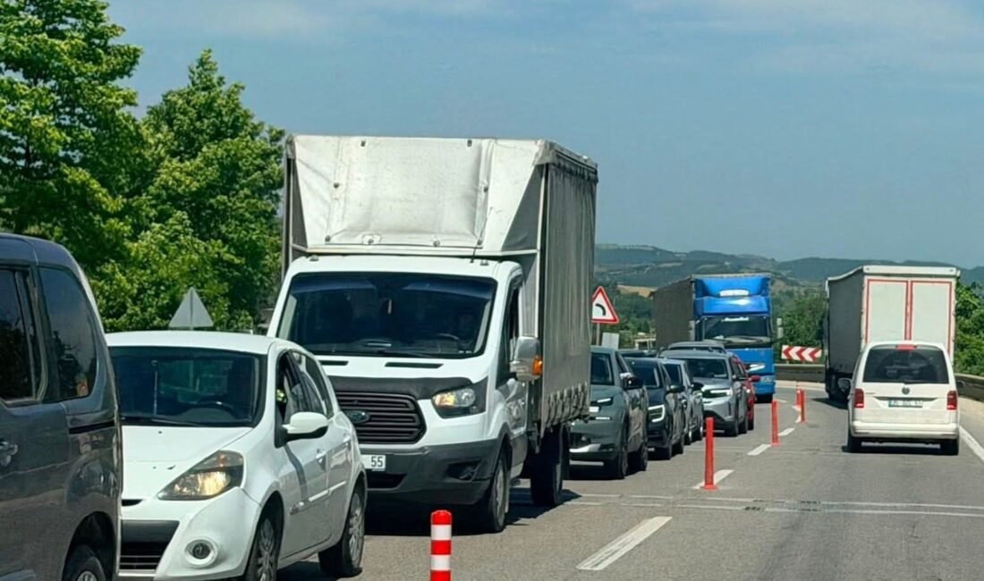Yalova-Bursa Karayolu'nda devam eden asfalt yenileme çalışmaları nedeniyle tek şeritten