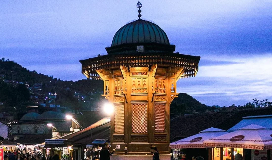 Bursa'nın en işlek noktalarından biri olan Şehreküstü Meydanı'nda (15 Temmuz