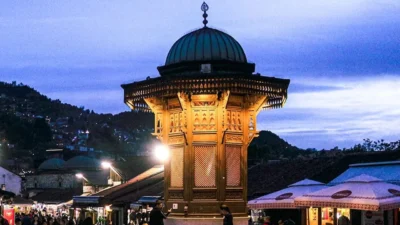 Bursa'nın en işlek noktalarından biri olan Şehreküstü Meydanı'nda (15 Temmuz