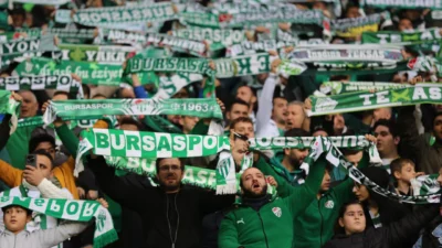 Bursaspor, yeni sezon kadro yapılanması kapsamında tecrübeli sağ bek Zeki