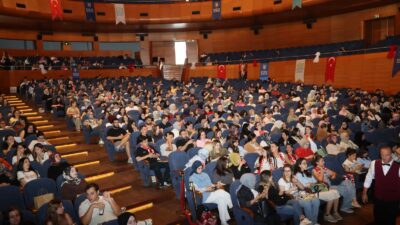 Bursa Büyükşehir Belediyesi’nin Kamu Personeli Seçme Sınavı’na (KPSS) hazırlanan gençler