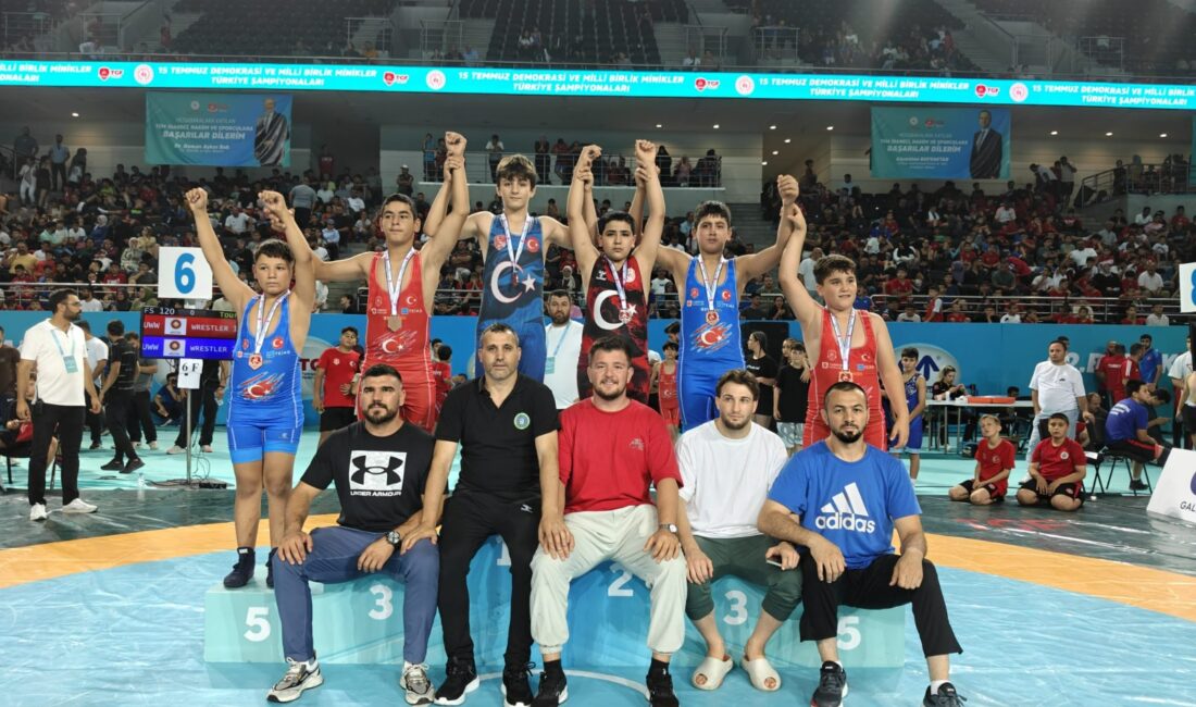 Bursa Büyükşehir Belediyespor Kulübü sporcuları, Ankara’da gerçekleştirilen Minikler Güreş Türkiye