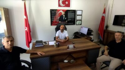Orhangazi İlçe Millî Eğitim Müdürü Erol Şanlıtürk, beraberindeki İlçe Millî