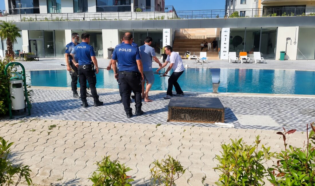 Bursa'nın İnegöl ilçesinde bir sitenin yüzme havuzuna düşen 3 yaşındaki