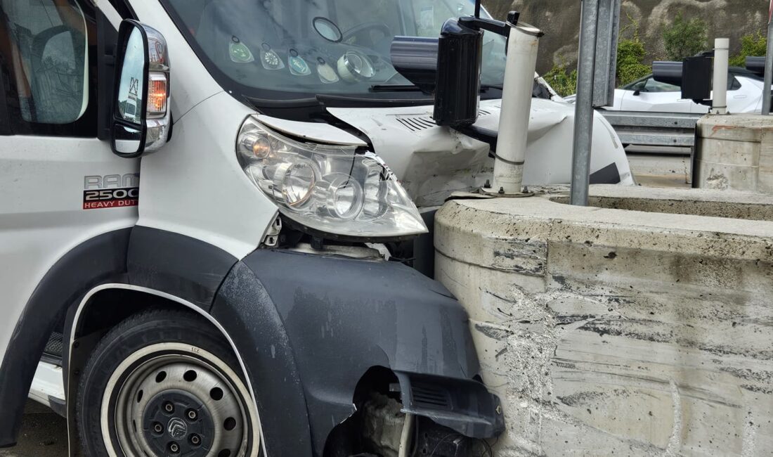 Bursa'da, Gebze Orhangazi İzmir otoyolunda meydana gelen trafik kazasında servis