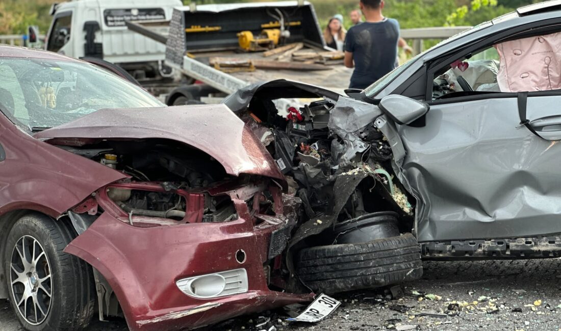 Bursa’nın İznik-Yenişehir yolu üzerinde meydana gelen zincirleme trafik kazasında 5
