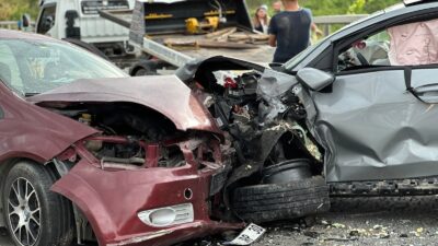 Bursa’nın İznik-Yenişehir yolu üzerinde meydana gelen zincirleme trafik kazasında 5