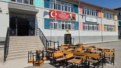 Bursa'nın Orhangazi ilçesinde depreme dayanıksız olduğu gerekçesiyle yıkım kararı verilen