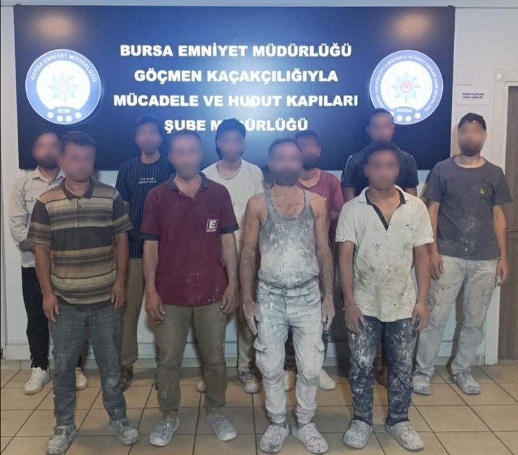 Bursa'nın Nilüfer ilçesinde göçmen kaçakçılığıyla mücadele kapsamında düzenlenen operasyonda, kaçak