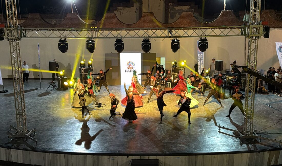 Bursa'nın Orhangazi ilçesinde düzenlenen Kafkas Dans Festivali, yurt içi ve