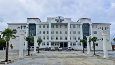Bursa'da eğitime yaptığı yatırımlarla dikkat çeken hayırsever iş insanı Mümin