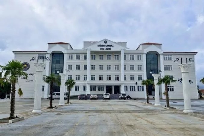 Bursa'da eğitime yaptığı yatırımlarla dikkat çeken hayırsever iş insanı Mümin