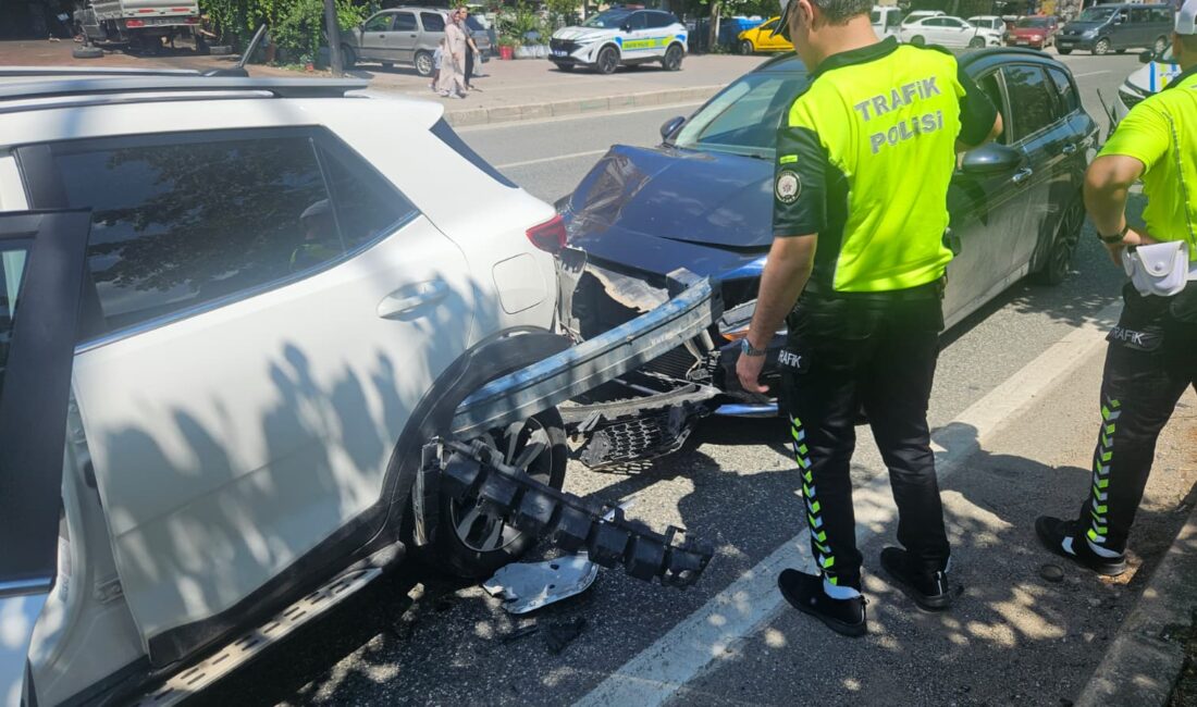 Bursa'nın Orhangazi ilçesinde ana yol üzerinde iki otomobilin karıştığı trafik
