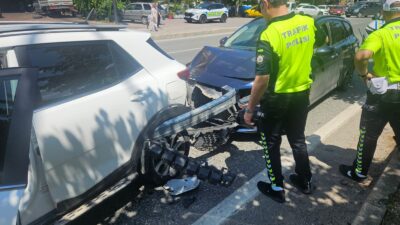 Bursa'nın Orhangazi ilçesinde ana yol üzerinde iki otomobilin karıştığı trafik
