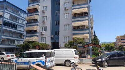 Bursa'nın Orhangazi ilçesinde meydana gelen  olayda, evinde eşi tarafından hareketsiz