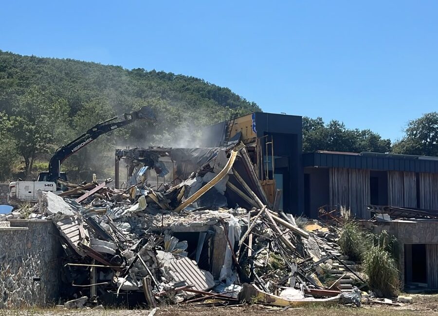 Bursa'da İznik Gölü kıyısındaki imarsız alanlar ile tarım arazilerine izinsiz