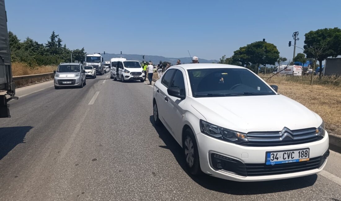 Bursa’nın Orhangazi ilçesinde, Çeltikçi ışıkları mevkiinde zincirleme trafik kazası meydana