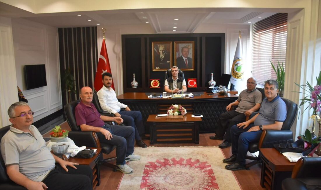 Bursa Arı Yetiştiricileri Birliği Başkanı Umut Buğra Kavas ve beraberindeki