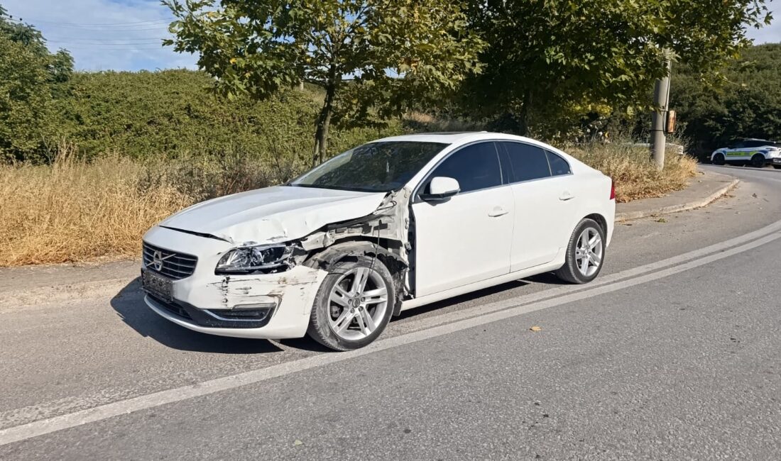 Bursa'nın Orhangazi ilçesinde hastane yolu üzerinde meydana gelen trafik kazasında,