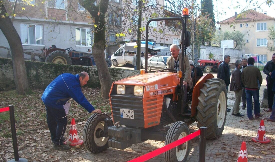Bursa'nın Orhangazi ilçesinde, üç yılda bir gerçekleştirilen traktör fenni muayene